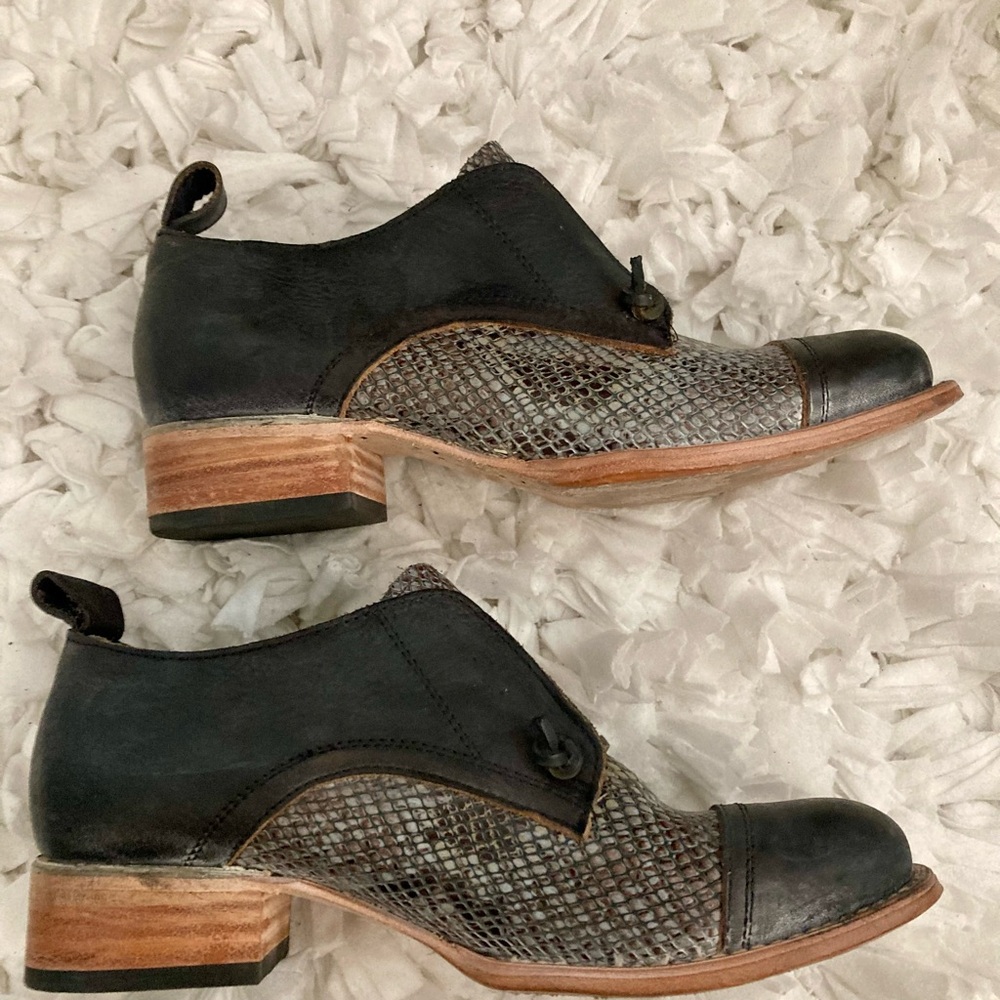 Freebird Mabel size 8 black and multi-alligator/snake genuine leather